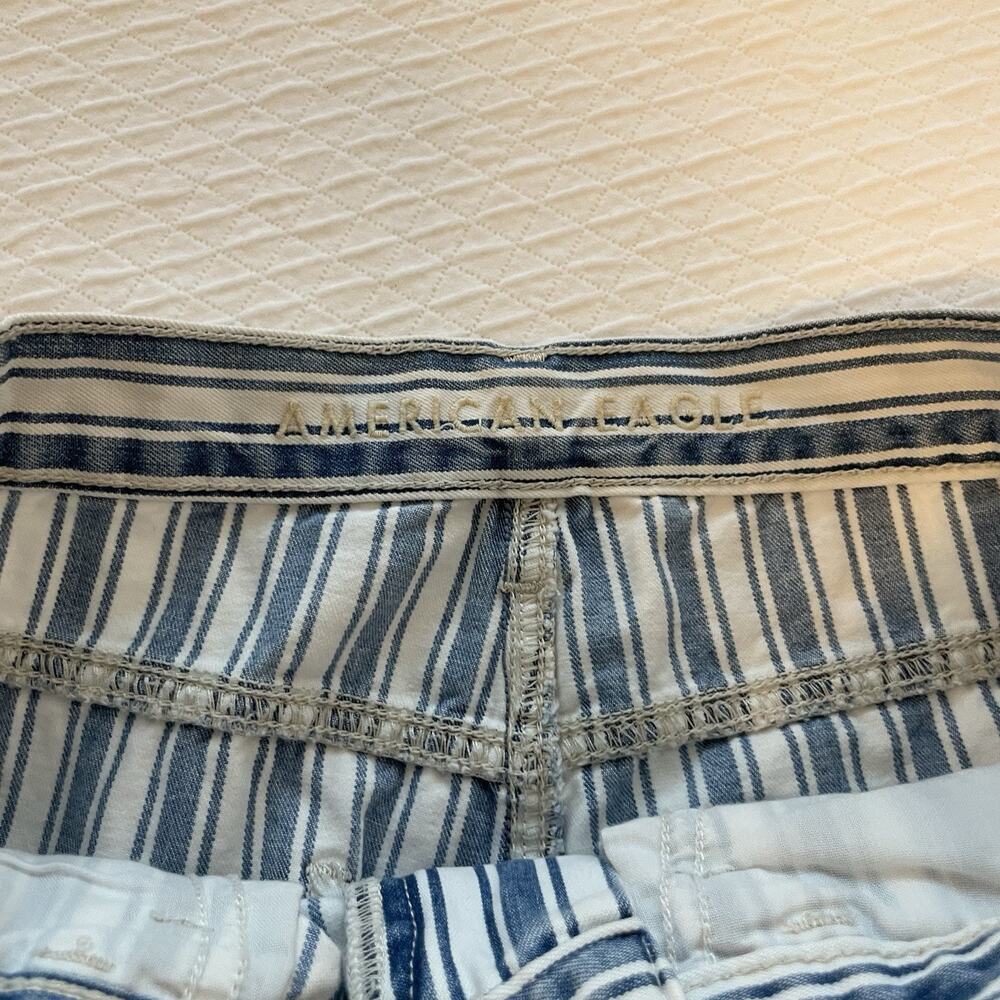 American Eagle Railroad Ticking Striped High waist Jean Mom Shorts Size 4 - Picture 5 of 9